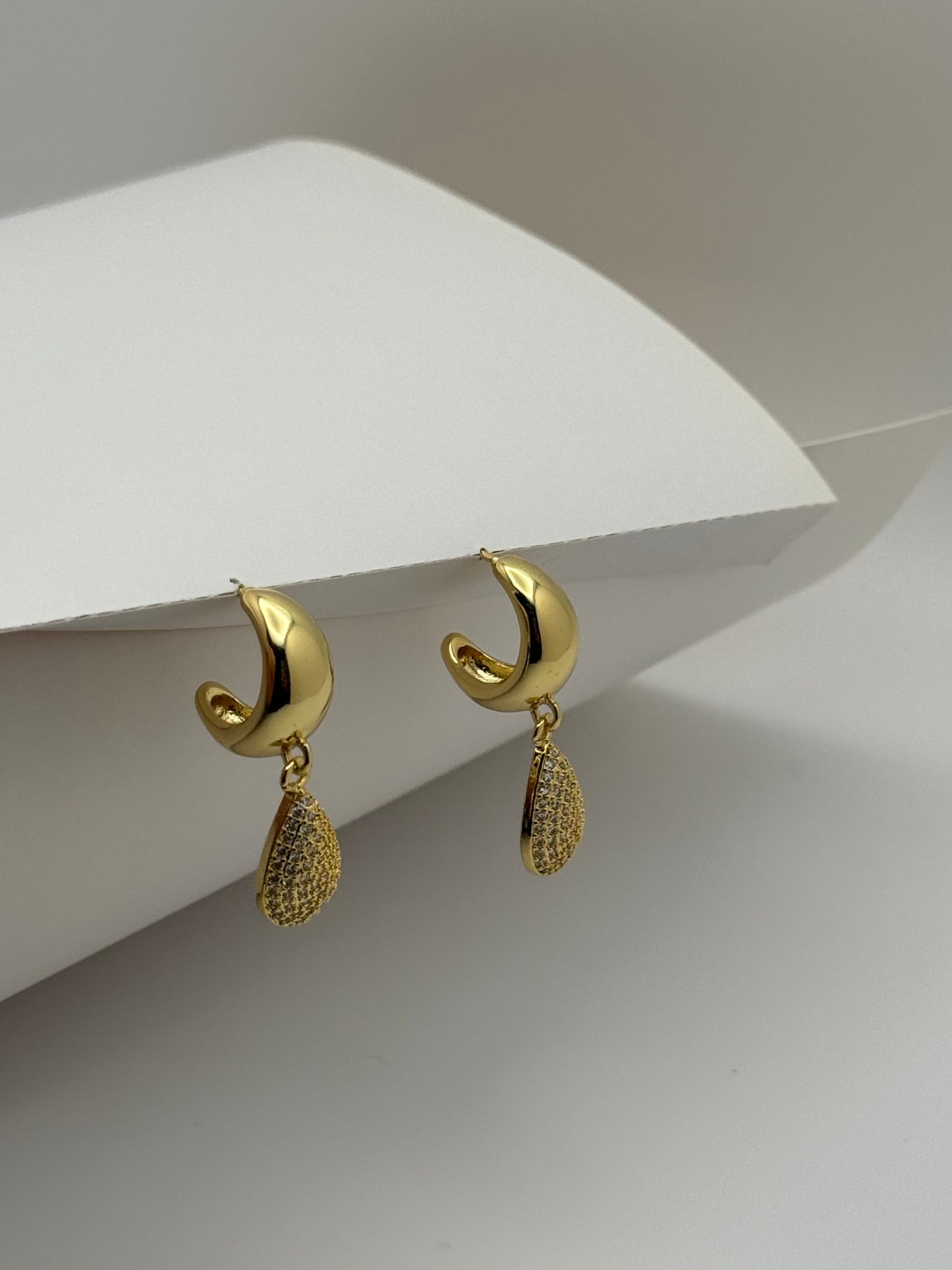 DANA EARRING