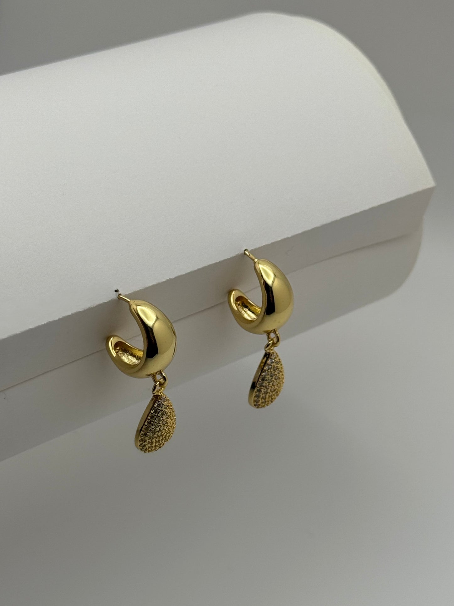 DANA EARRING