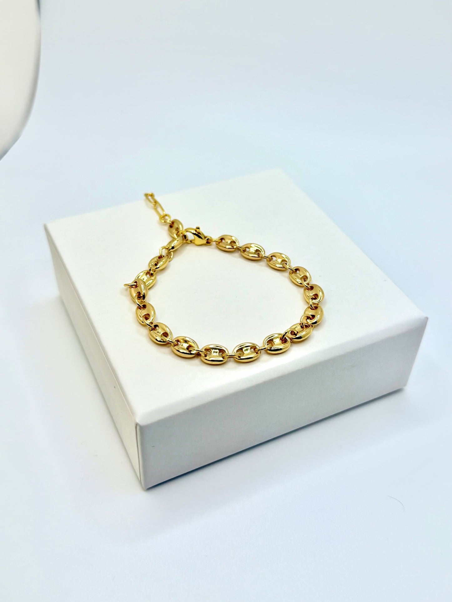 GOLD CHAIN BRACELET