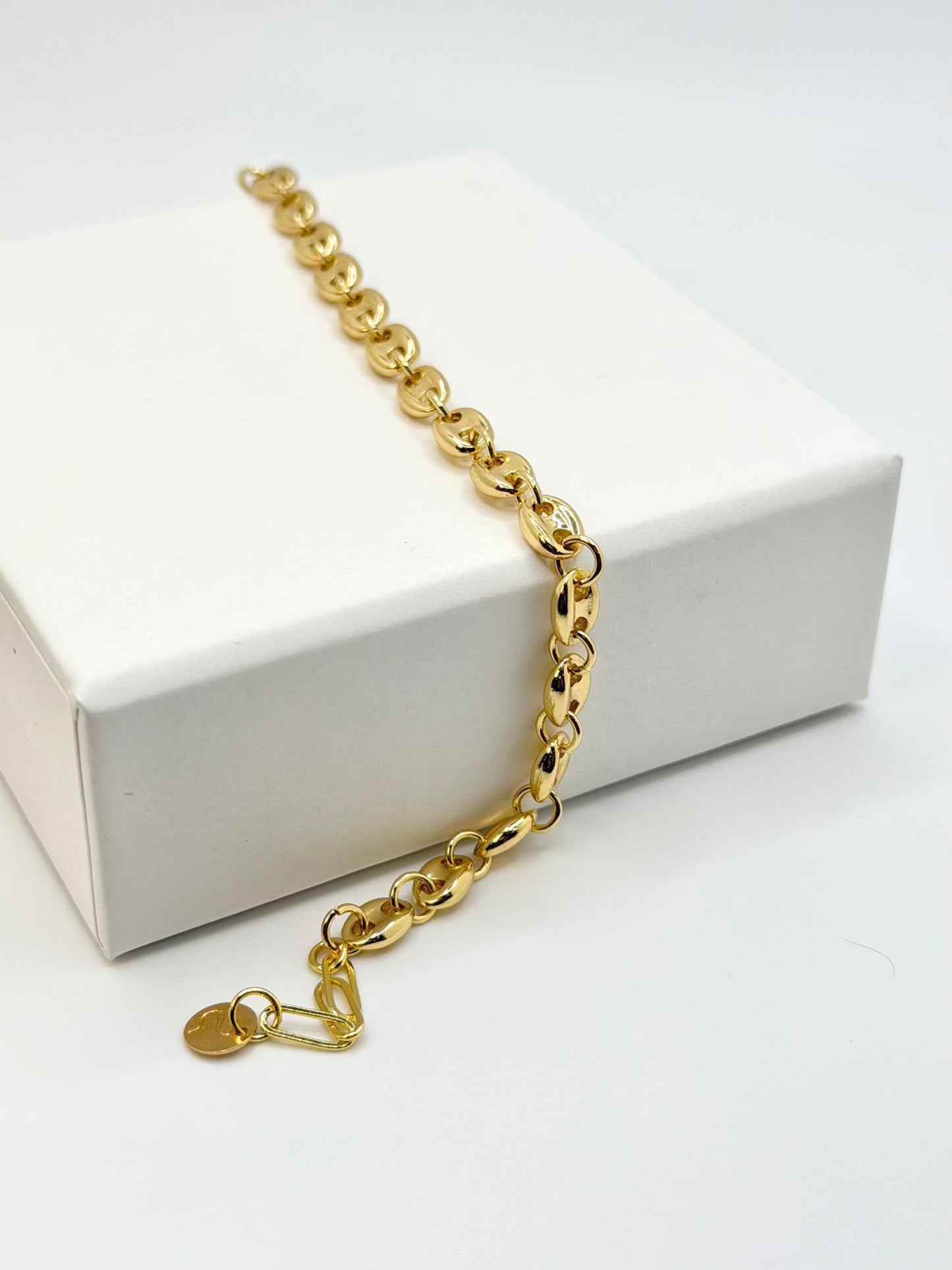 GOLD CHAIN BRACELET