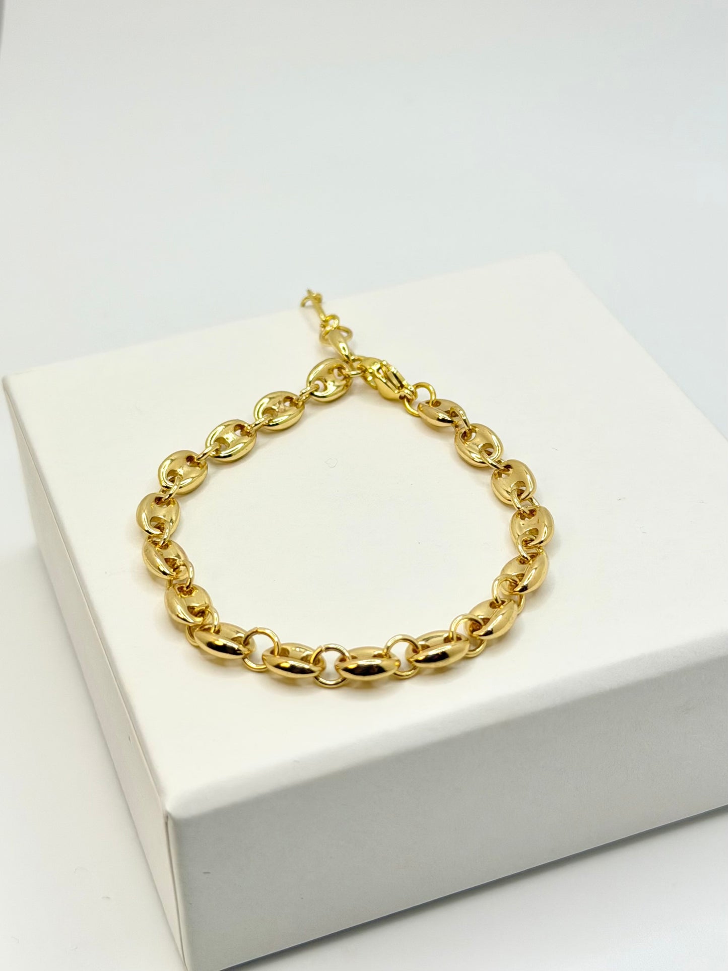 GOLD CHAIN BRACELET