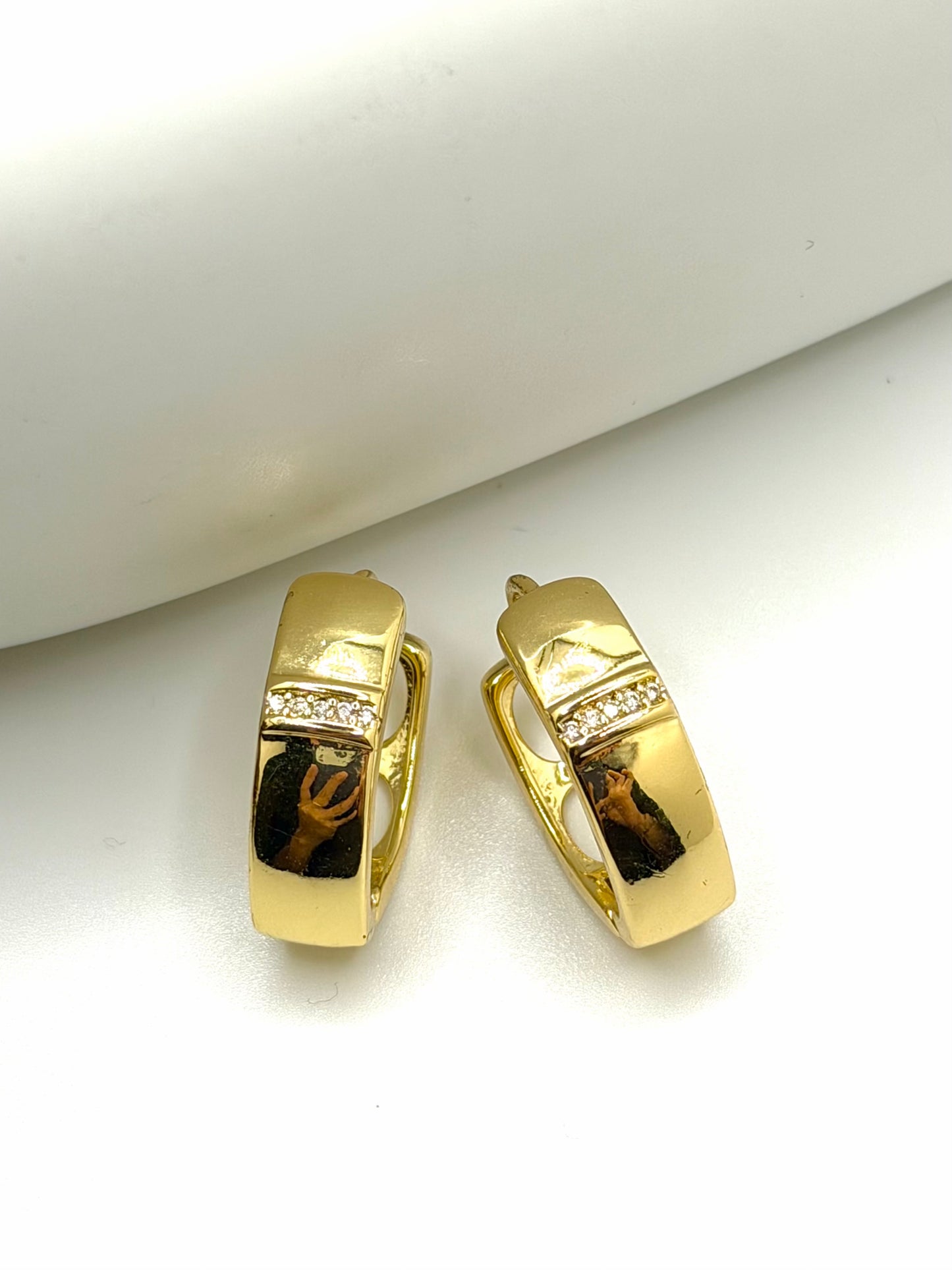 HOOPS FLAT ZIRCON EARRING