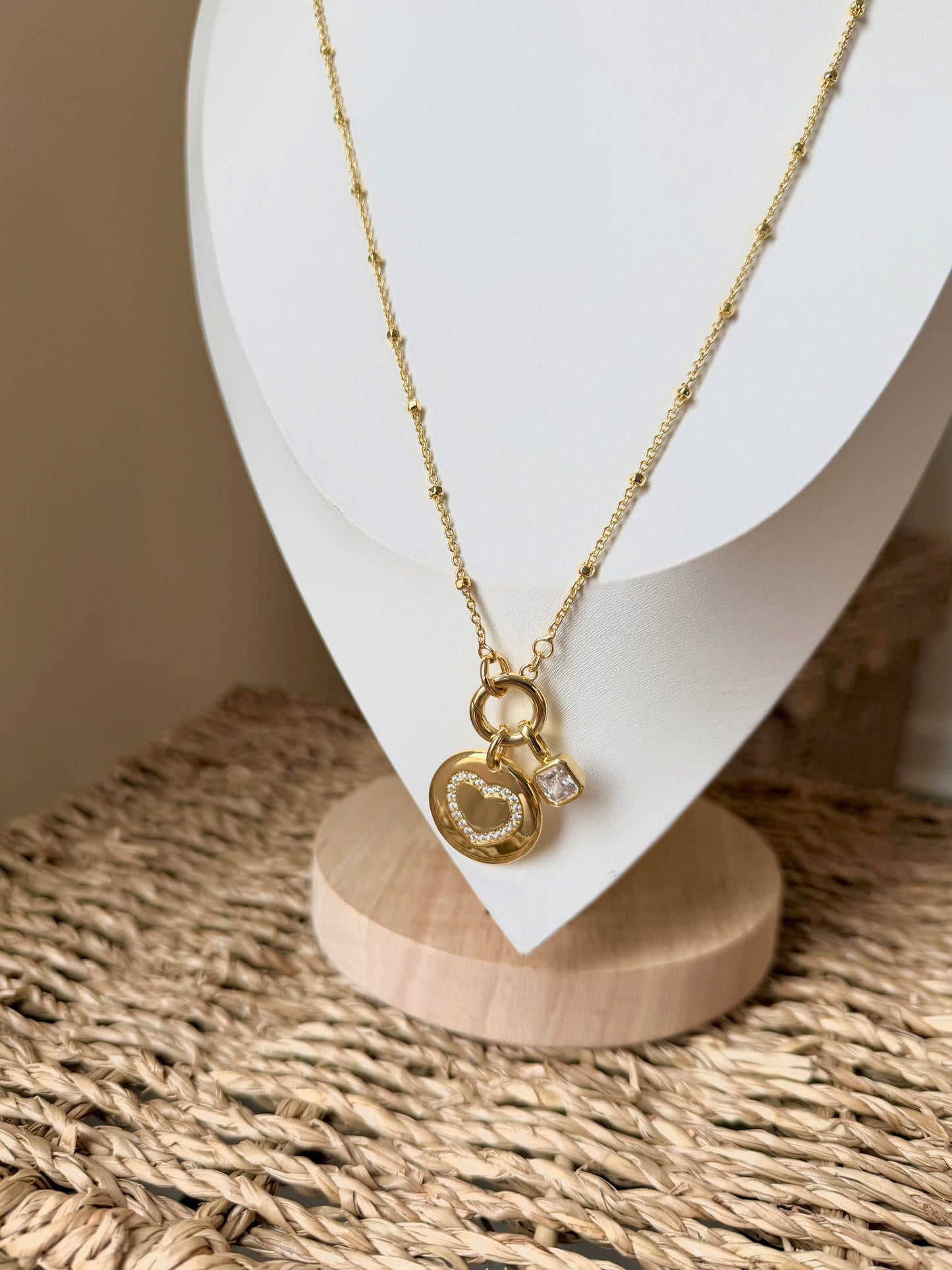 LONG CRYSTAL NECKLACE