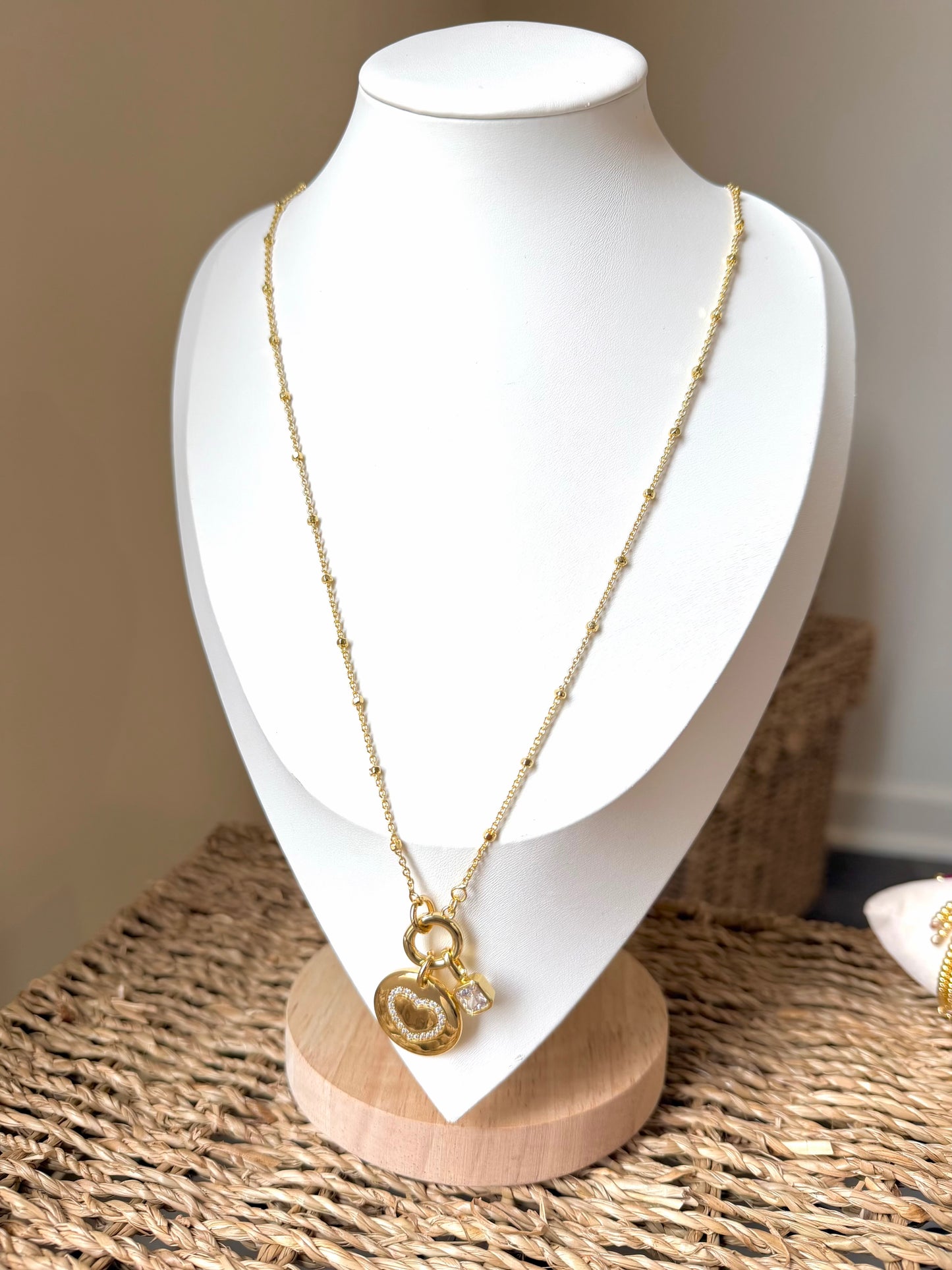 LONG CRYSTAL NECKLACE