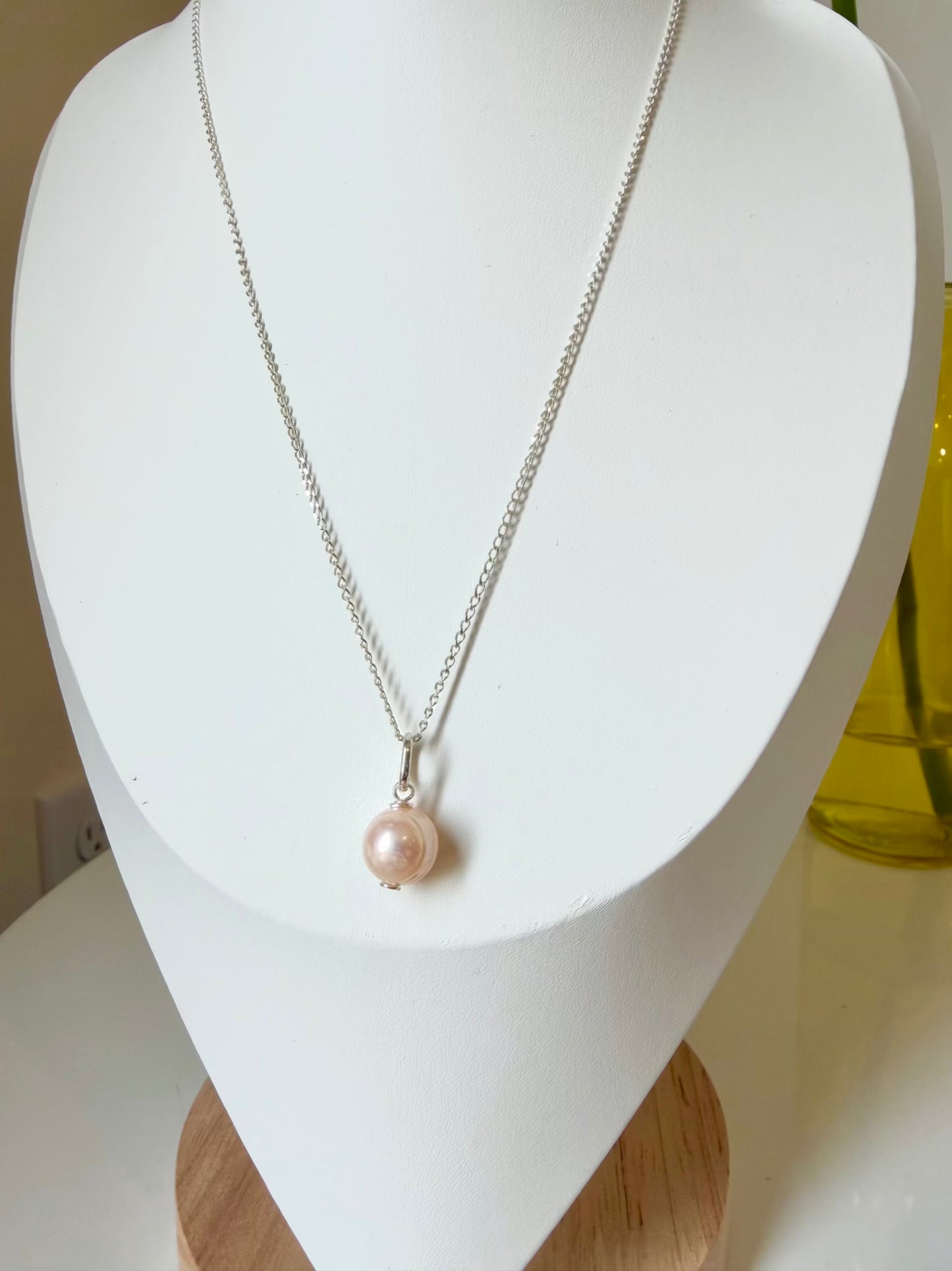 LIV CHAIN NECKLACE