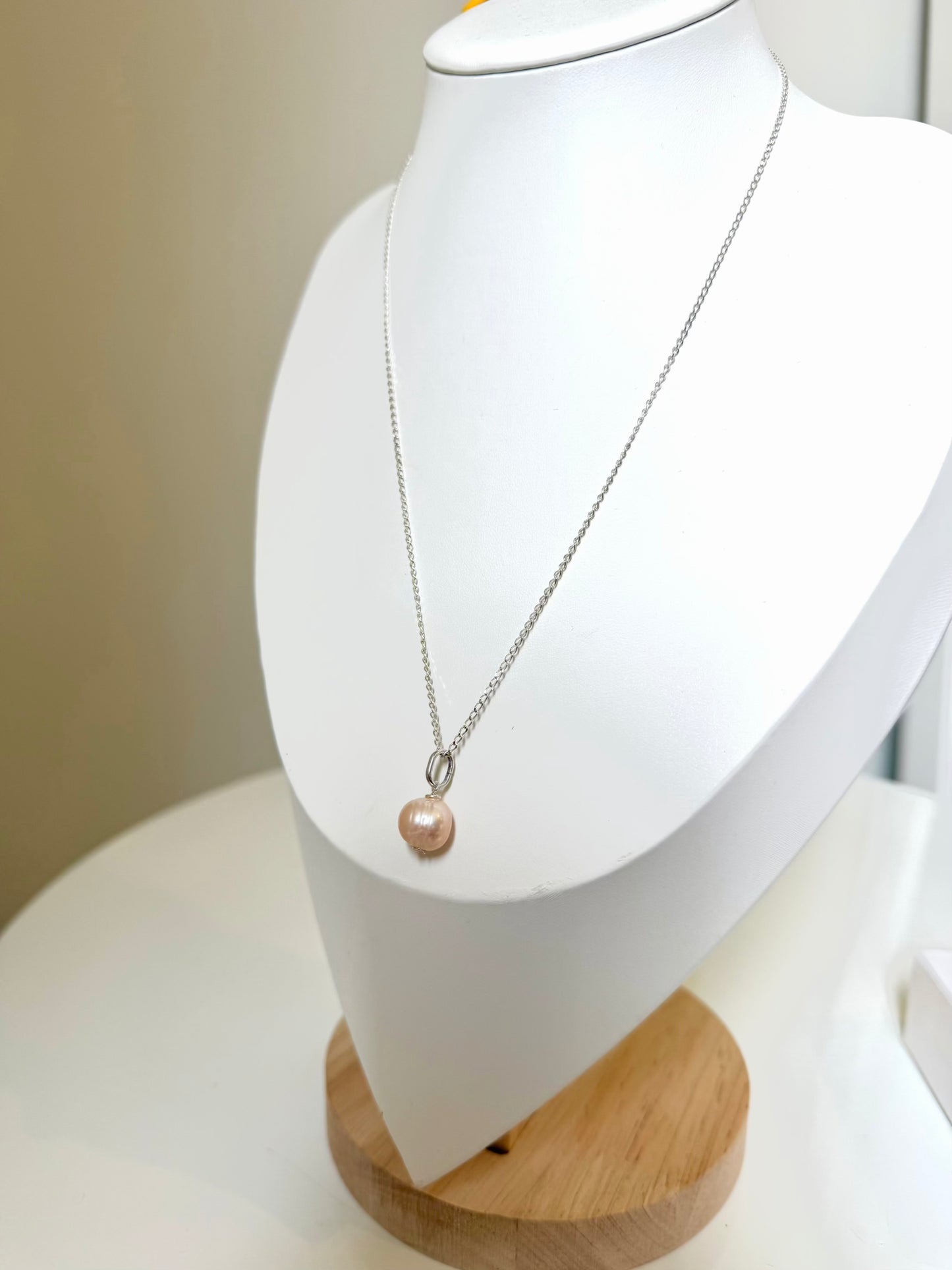 LIV CHAIN NECKLACE