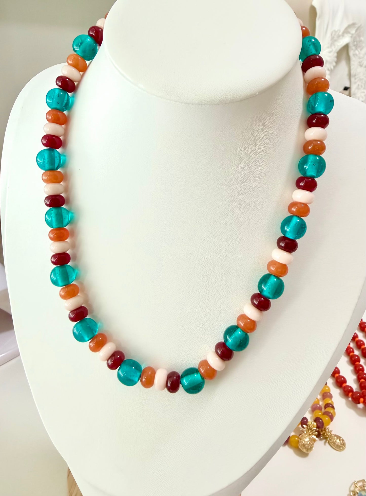 BUBBLE CARAMEL NECKLACE