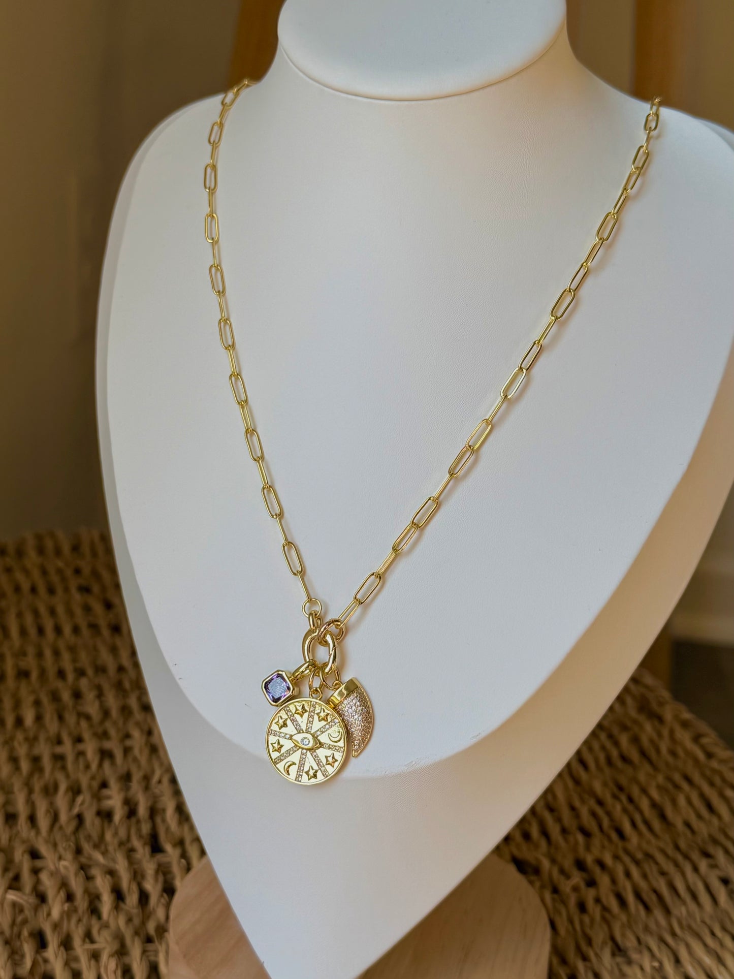 MAGIC AMULET NECKLACE