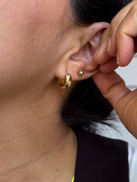 HUGGIES STAR EARRING
