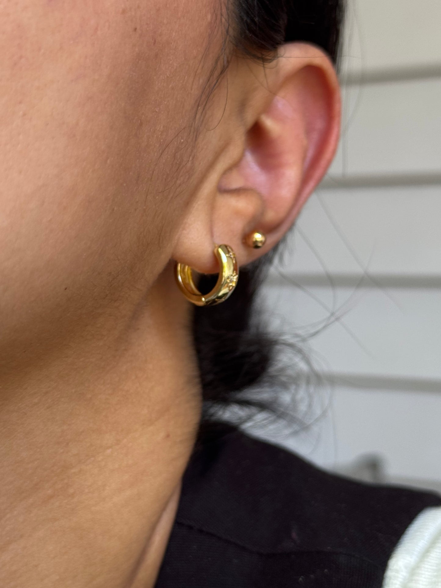 HUGGIES STAR EARRING