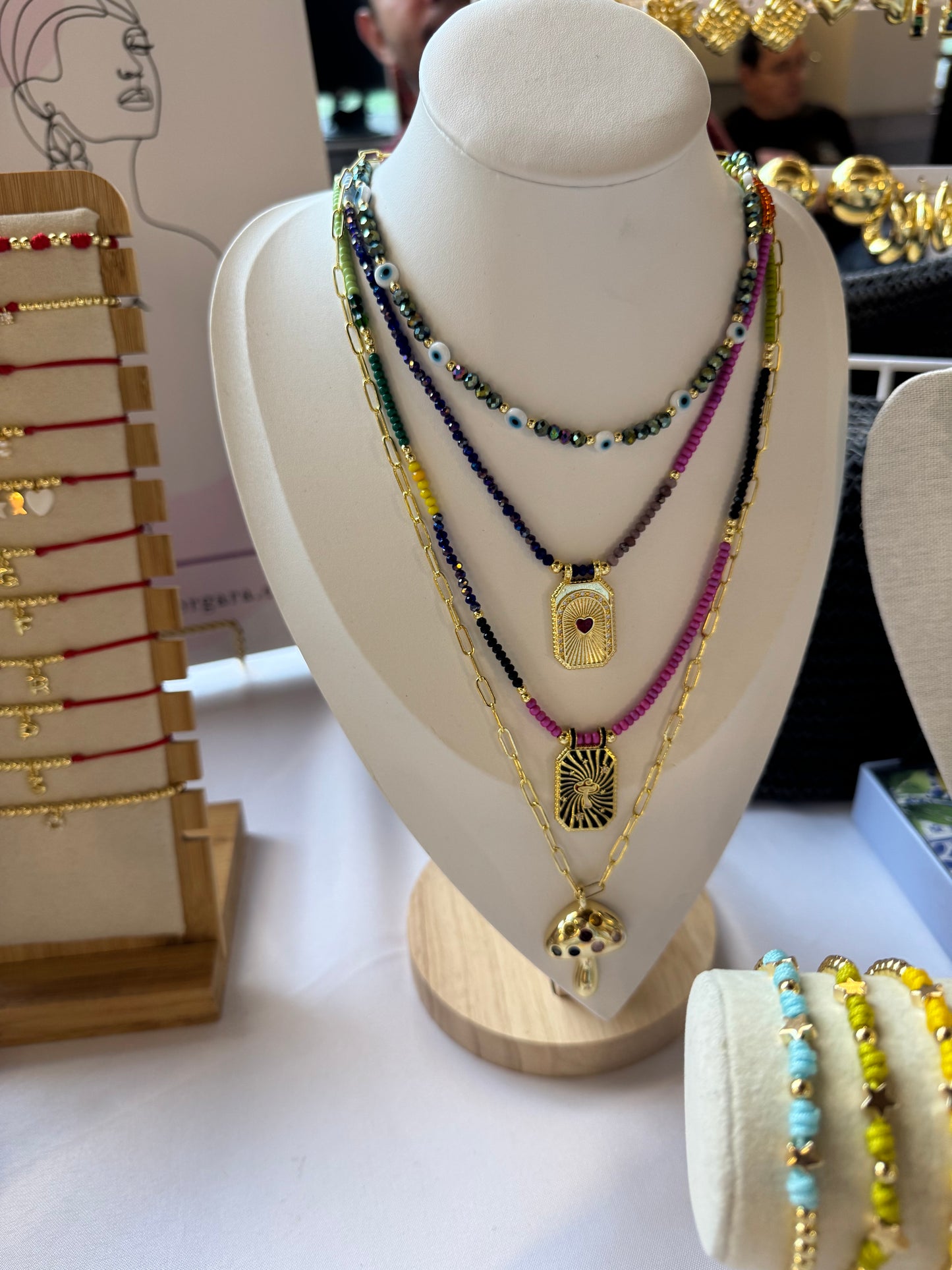 VICKY NECKLACE