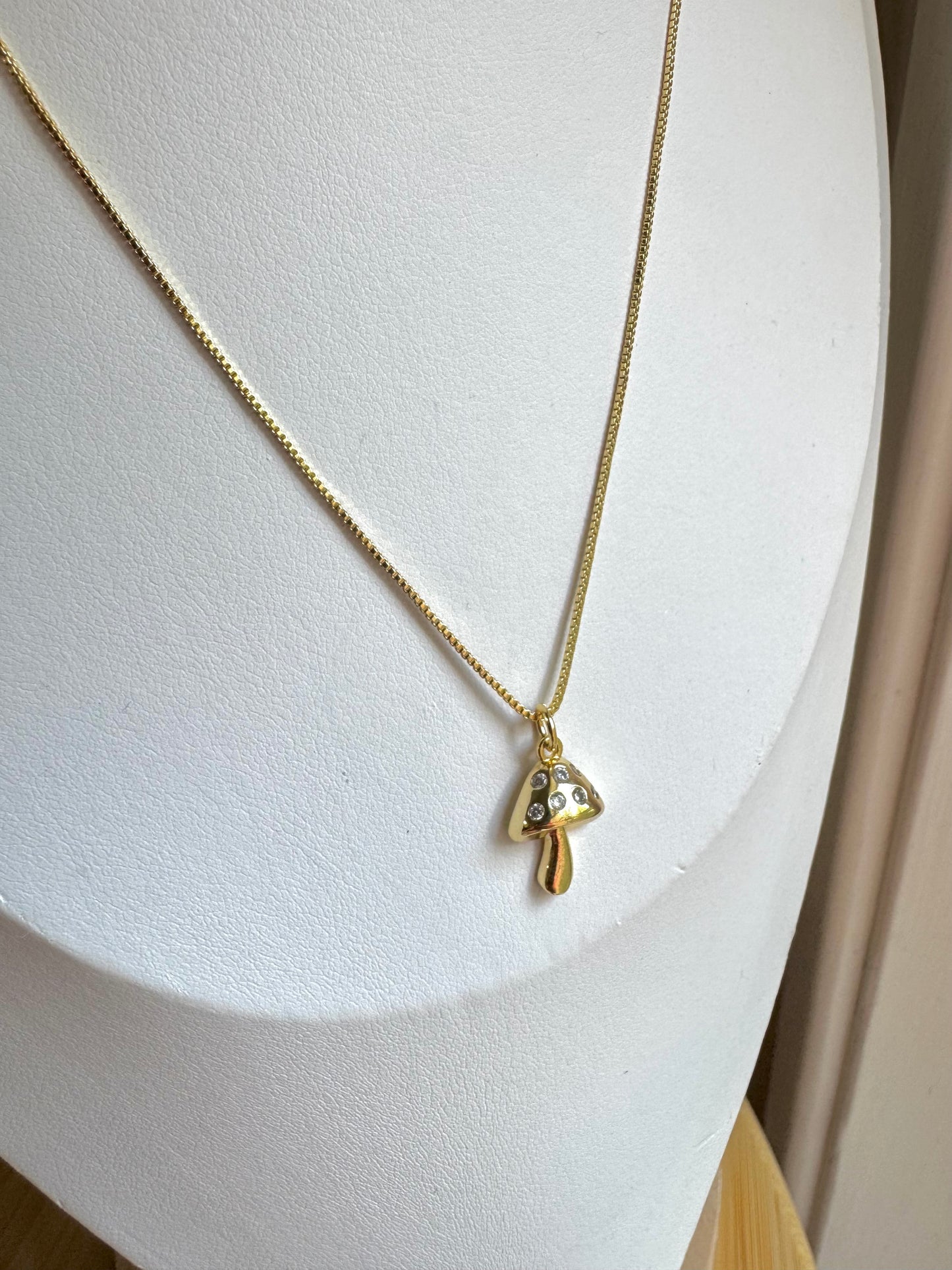 MINI HONGO NECKLACE