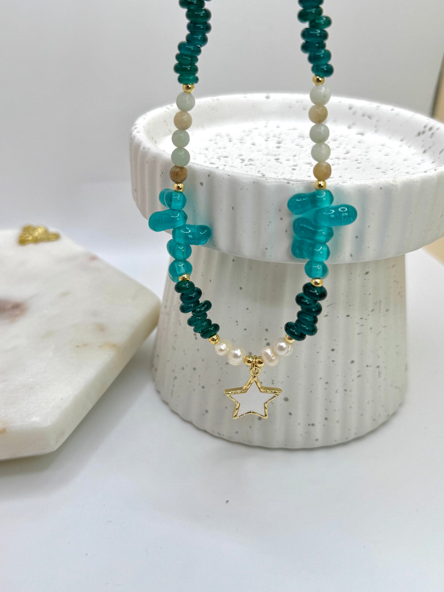 BORA NECKLACE