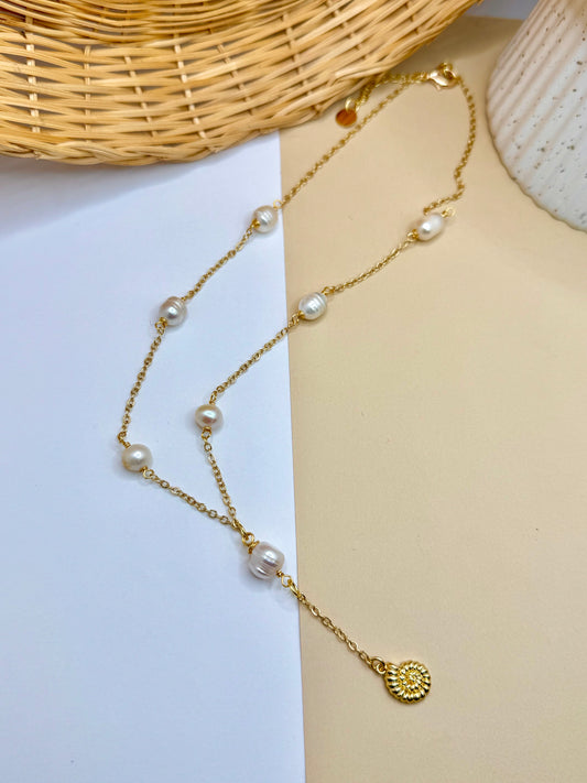LUA NECKLACE