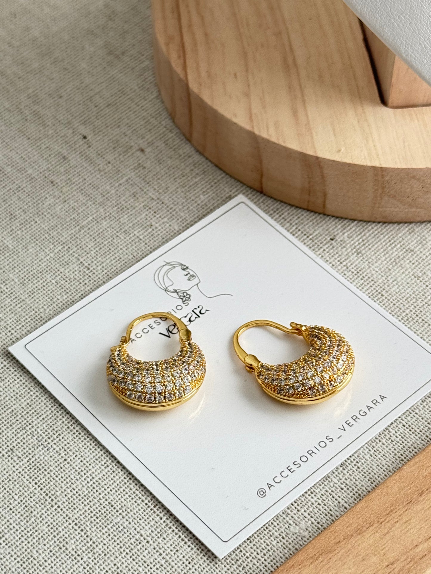 CURVE ZIRCONIA EARRING