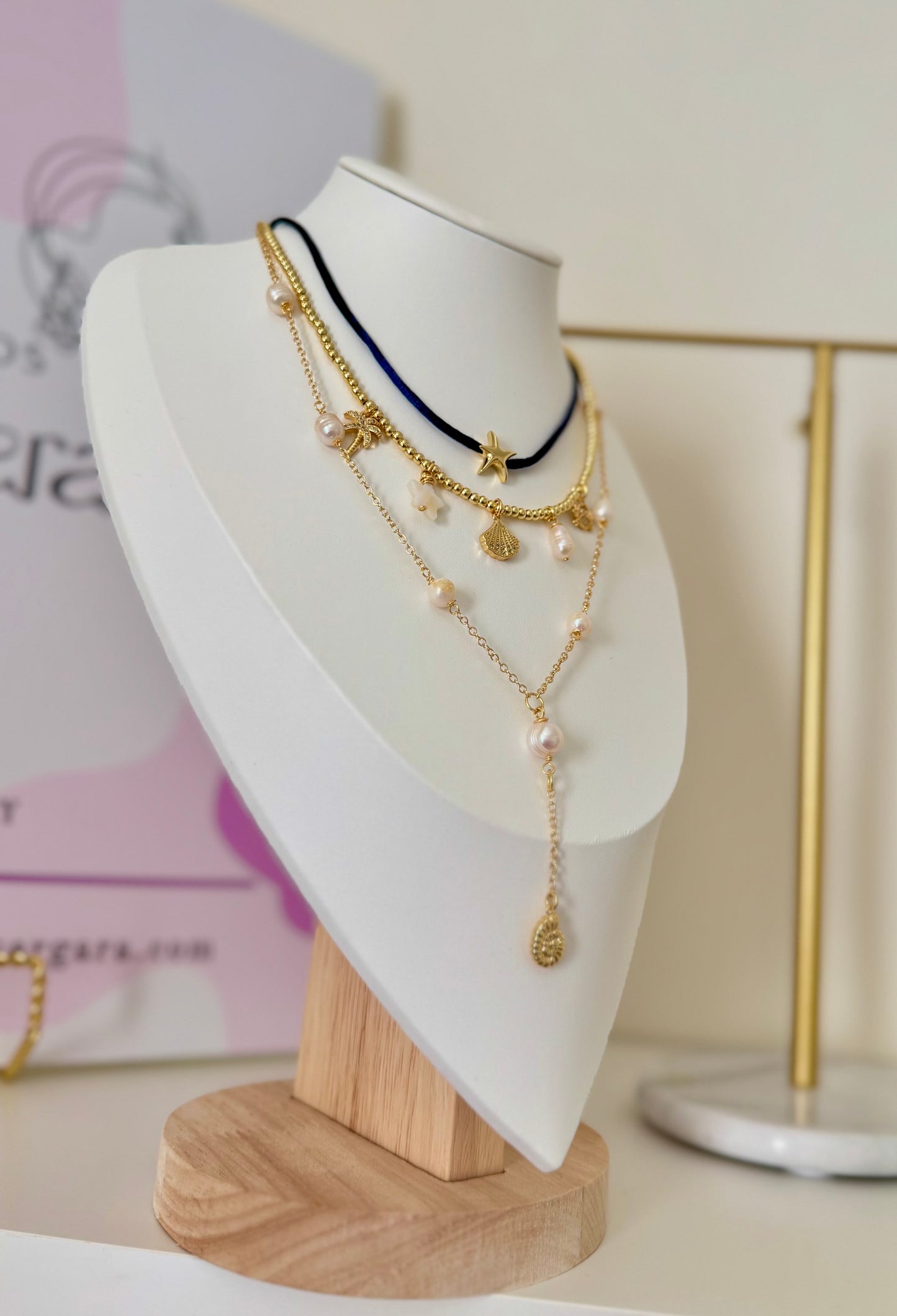 LUA NECKLACE
